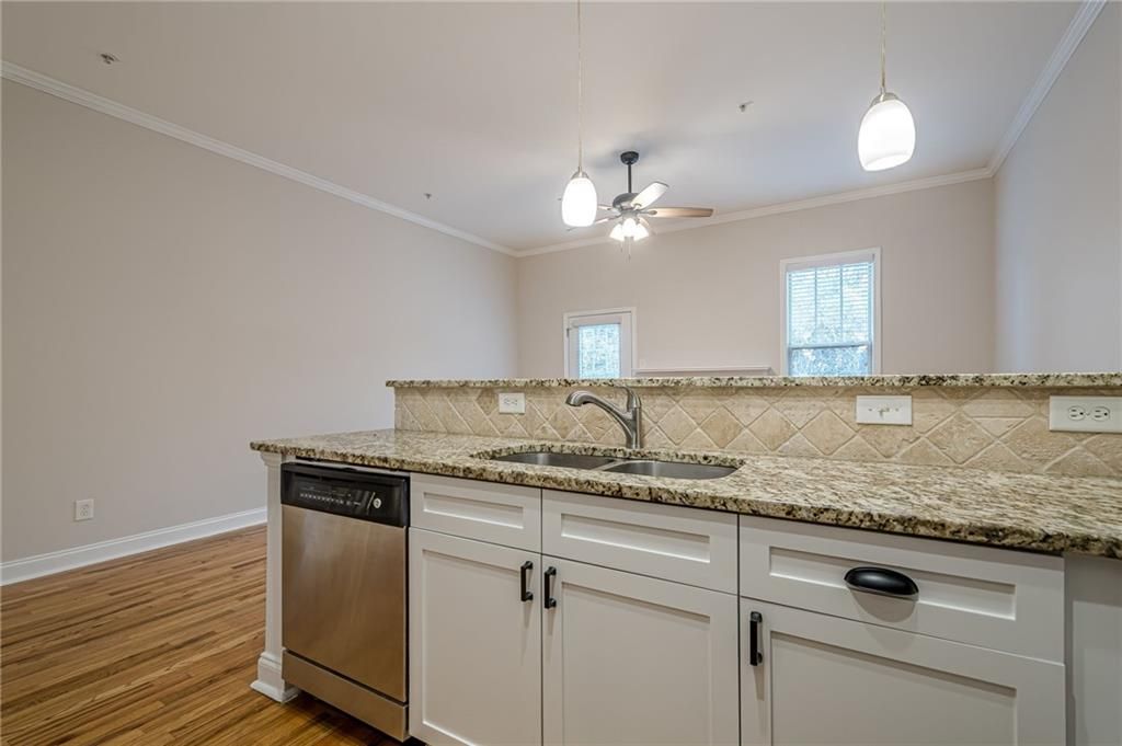 Image 11 of property listing at 1949 Sterling Oaks Circle NE 13, Atlanta, GA 30319
