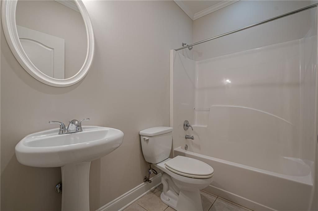 Image 17 of property listing at 1949 Sterling Oaks Circle NE 13, Atlanta, GA 30319