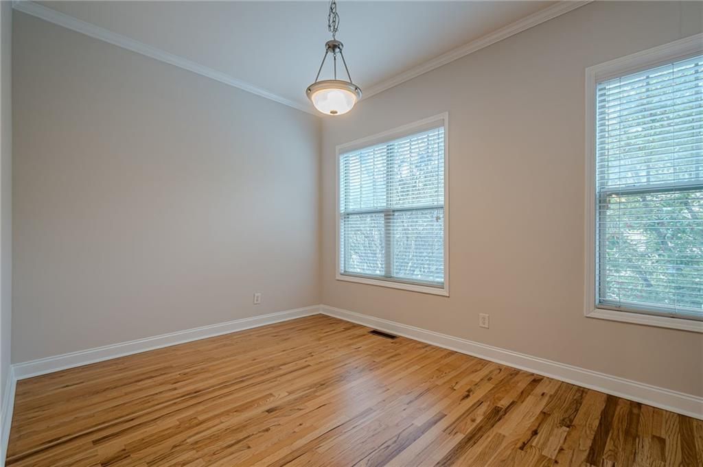 Image 20 of property listing at 1949 Sterling Oaks Circle NE 13, Atlanta, GA 30319