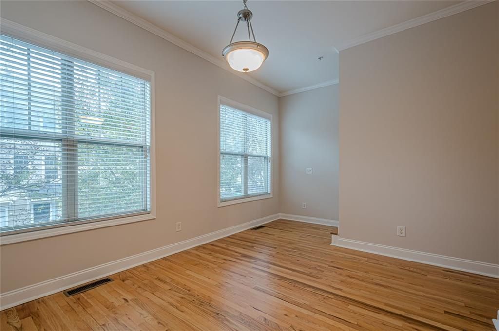 Image 21 of property listing at 1949 Sterling Oaks Circle NE 13, Atlanta, GA 30319