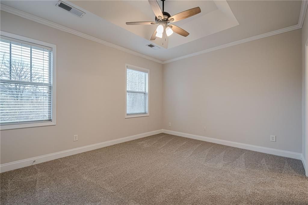 Image 22 of property listing at 1949 Sterling Oaks Circle NE 13, Atlanta, GA 30319