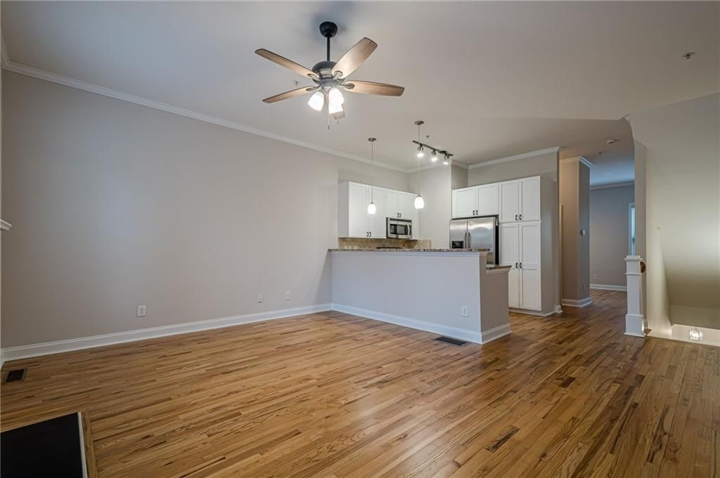Image 7 of property listing at 1949 Sterling Oaks Circle NE 13, Atlanta, GA 30319
