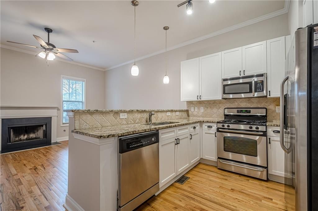 Image 8 of property listing at 1949 Sterling Oaks Circle NE 13, Atlanta, GA 30319