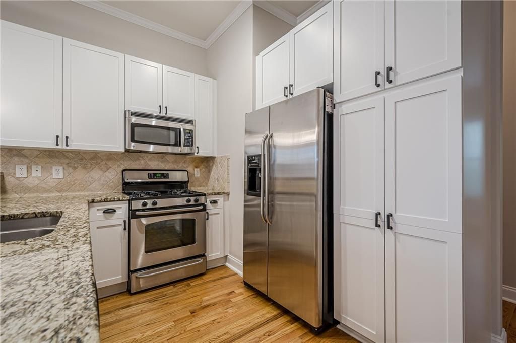 Image 9 of property listing at 1949 Sterling Oaks Circle NE 13, Atlanta, GA 30319