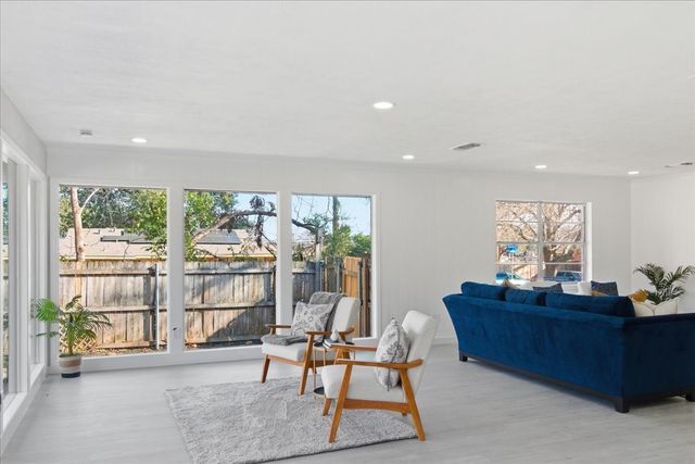 1509 University Drive, Arlington, TX 76013