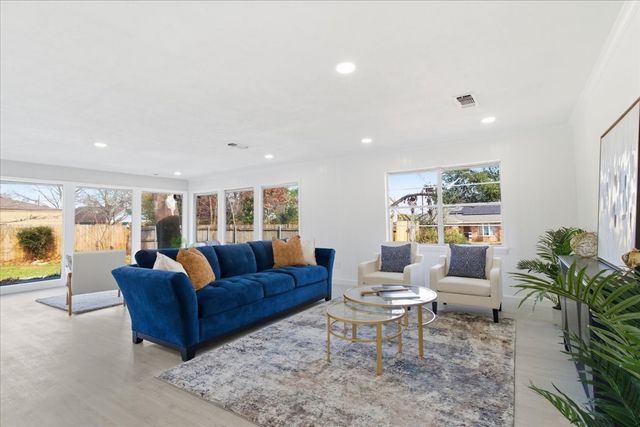 1509 University Drive, Arlington, TX 76013