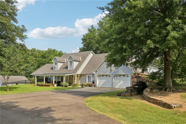 46 NE 231 Road, Warrensburg, MO 64093