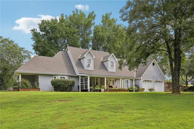 46 NE 231 Road, Warrensburg, MO 64093