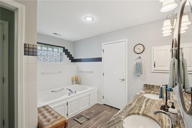 46 NE 231 Road, Warrensburg, MO 64093