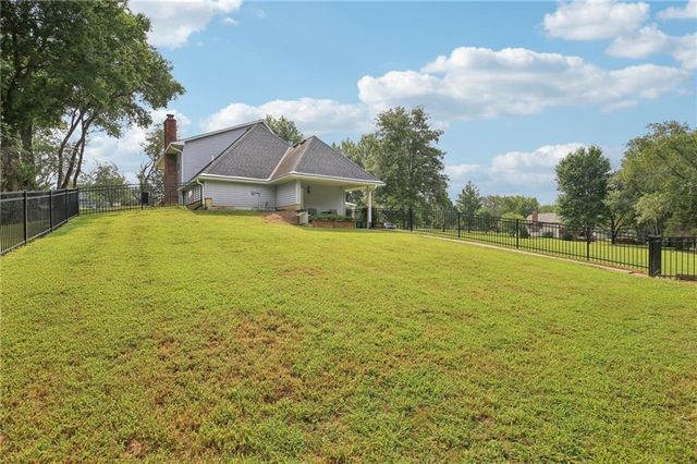 46 NE 231 Road, Warrensburg, MO 64093