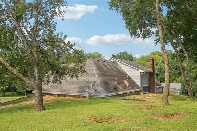 46 NE 231 Road, Warrensburg, MO 64093