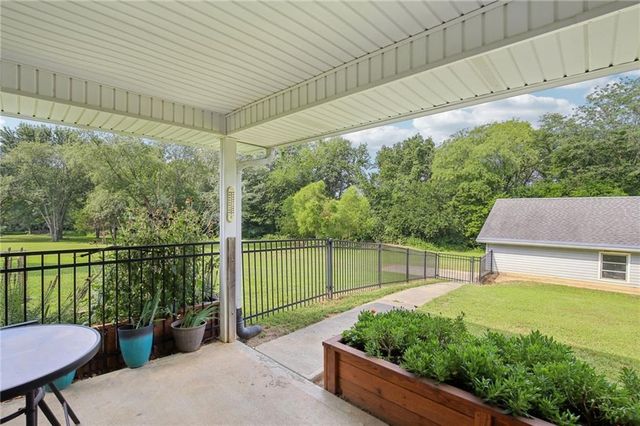 46 NE 231 Road, Warrensburg, MO 64093