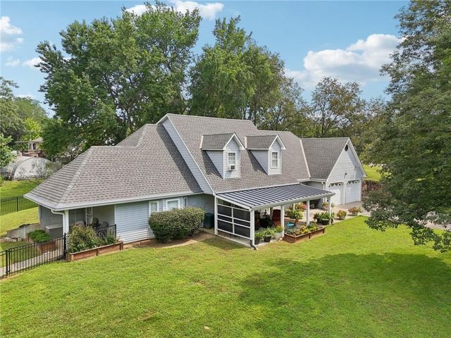 46 NE 231 Road, Warrensburg, MO 64093