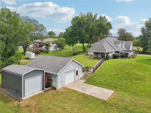 46 NE 231 Road, Warrensburg, MO 64093