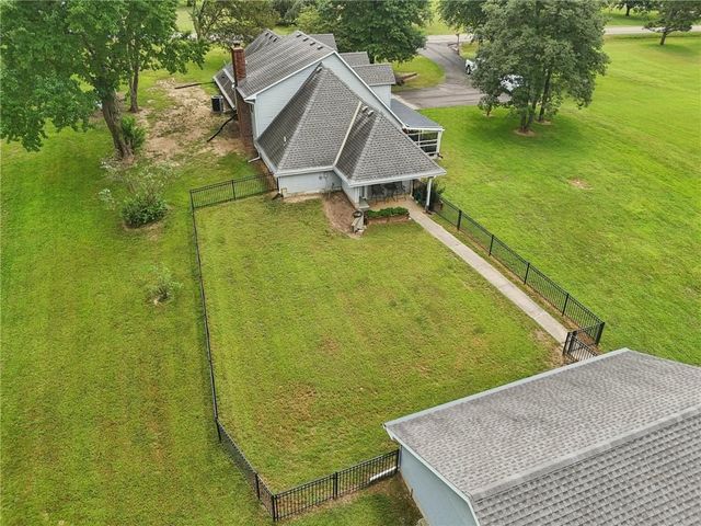 46 NE 231 Road, Warrensburg, MO 64093