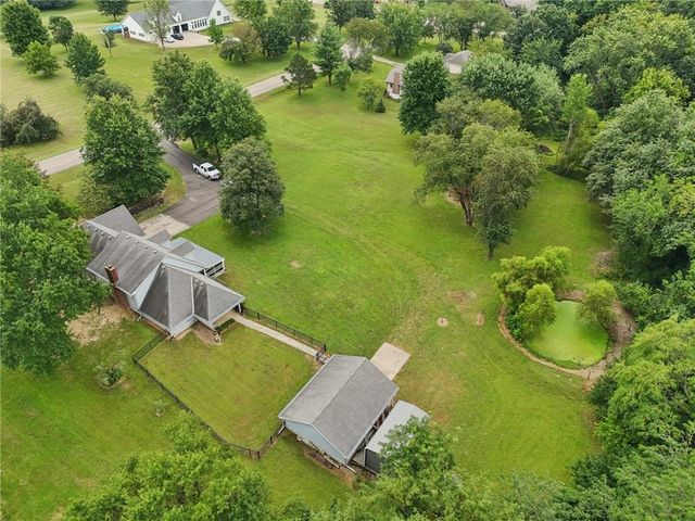 46 NE 231 Road, Warrensburg, MO 64093