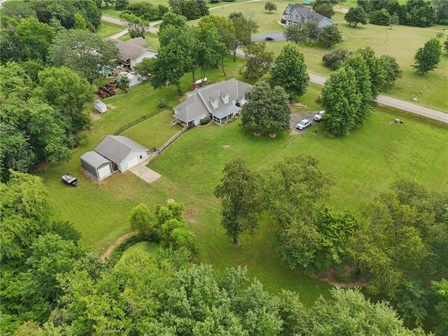 46 NE 231 Road, Warrensburg, MO 64093