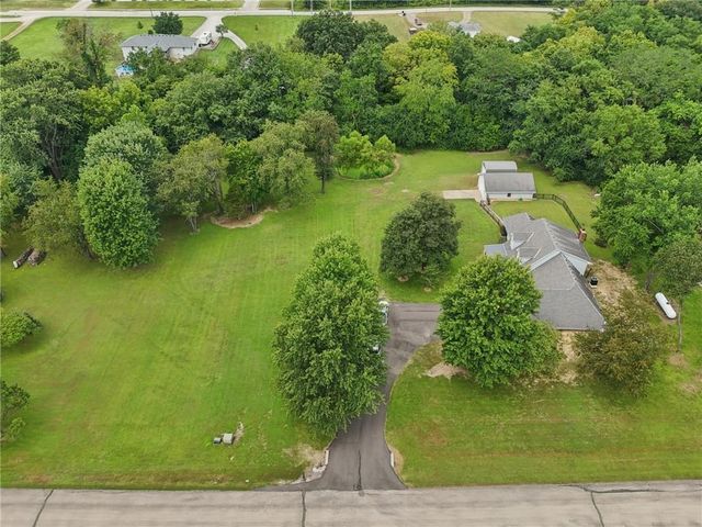 46 NE 231 Road, Warrensburg, MO 64093