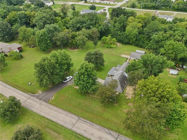 46 NE 231 Road, Warrensburg, MO 64093