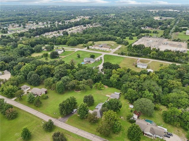 46 NE 231 Road, Warrensburg, MO 64093