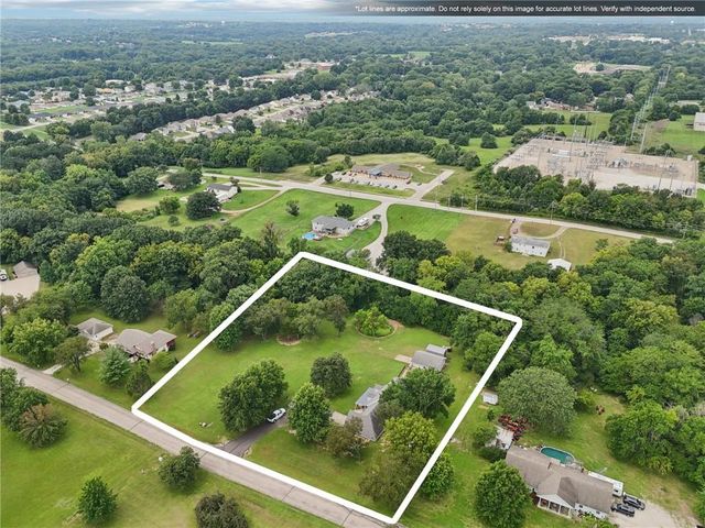 46 NE 231 Road, Warrensburg, MO 64093