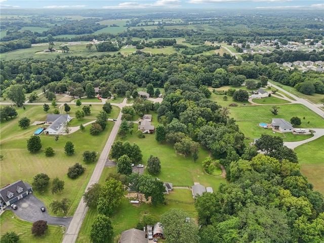 46 NE 231 Road, Warrensburg, MO 64093