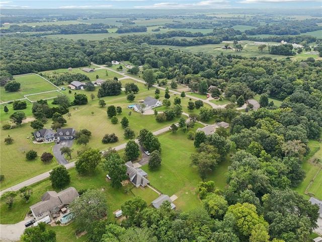 46 NE 231 Road, Warrensburg, MO 64093