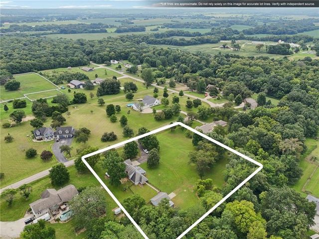 46 NE 231 Road, Warrensburg, MO 64093