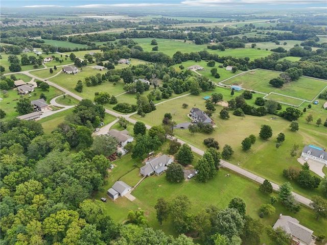 46 NE 231 Road, Warrensburg, MO 64093