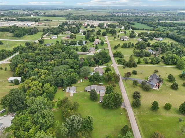 46 NE 231 Road, Warrensburg, MO 64093