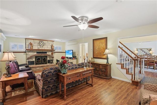 46 NE 231 Road, Warrensburg, MO 64093