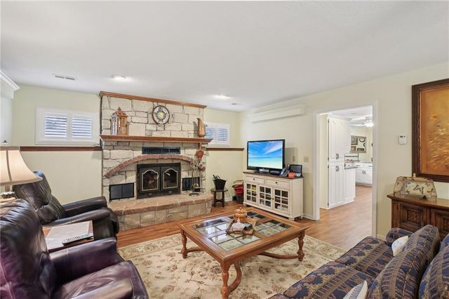 46 NE 231 Road, Warrensburg, MO 64093