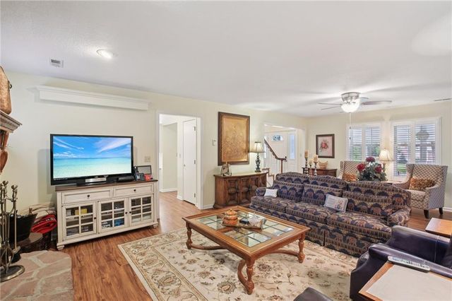 46 NE 231 Road, Warrensburg, MO 64093