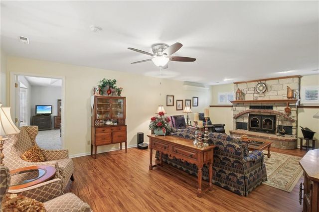 46 NE 231 Road, Warrensburg, MO 64093