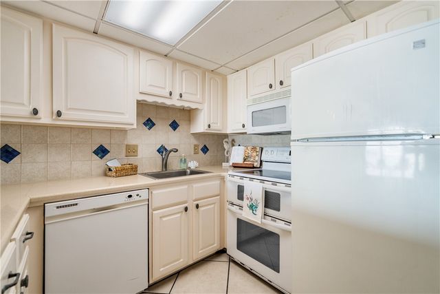 202 Reef Ave 302, Corpus Christi, TX 78402