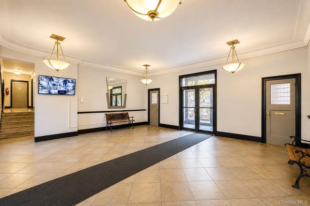 10010 67th Road 6C, Forest Hills, NY 11375
