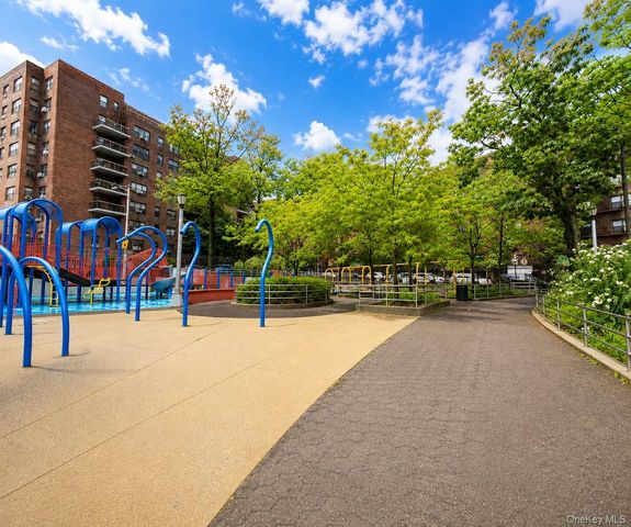 10010 67th Road 6C, Forest Hills, NY 11375