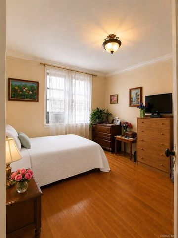 10010 67th Road 6C, Forest Hills, NY 11375