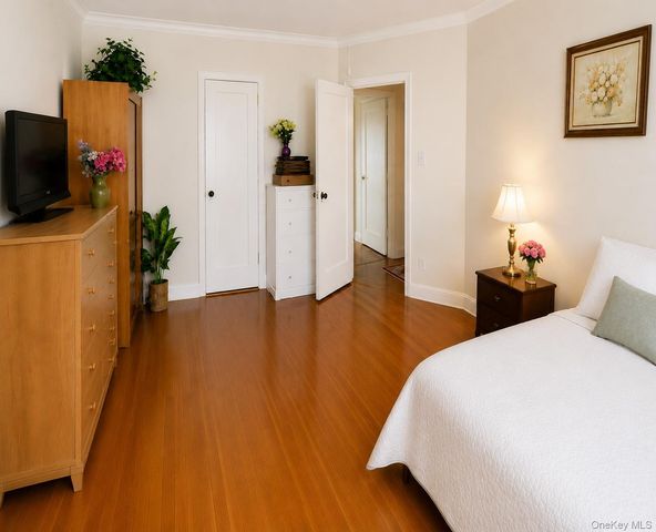 10010 67th Road 6C, Forest Hills, NY 11375