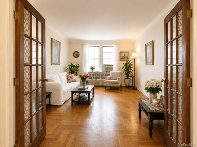 10010 67th Road 6C, Forest Hills, NY 11375