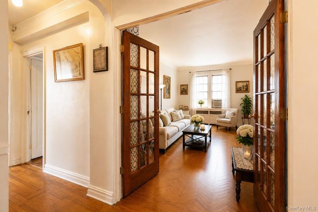 10010 67th Road 6C, Forest Hills, NY 11375
