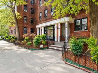 10010 67th Road 6C, Forest Hills, NY 11375