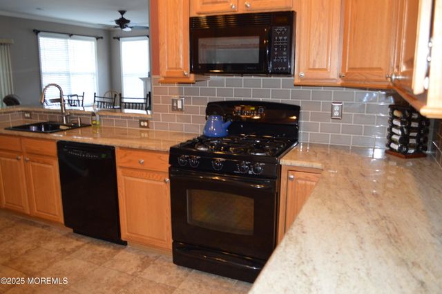 10 Fenwick Lane, Barnegat, NJ 08005