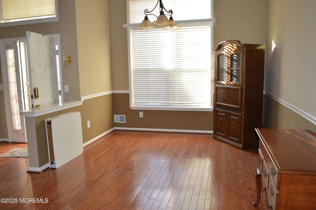 10 Fenwick Lane, Barnegat, NJ 08005