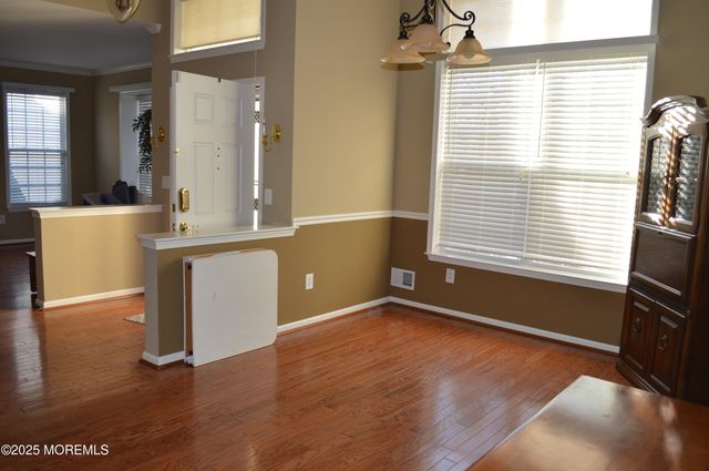 10 Fenwick Lane, Barnegat, NJ 08005