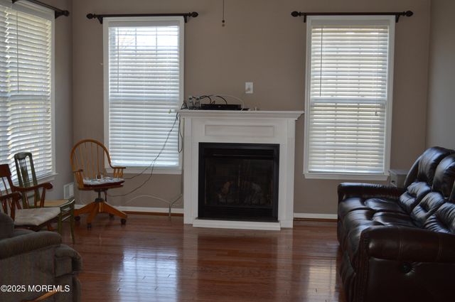 10 Fenwick Lane, Barnegat, NJ 08005