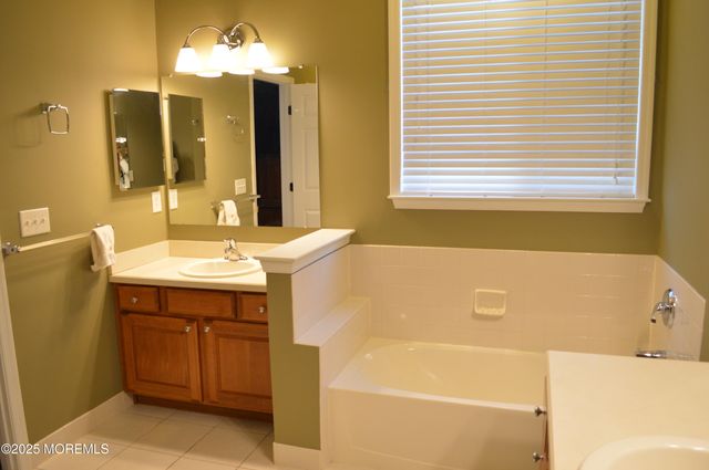 10 Fenwick Lane, Barnegat, NJ 08005