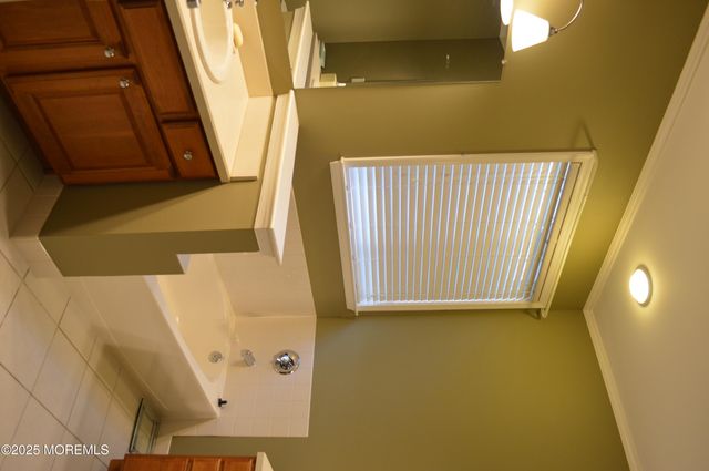 10 Fenwick Lane, Barnegat, NJ 08005