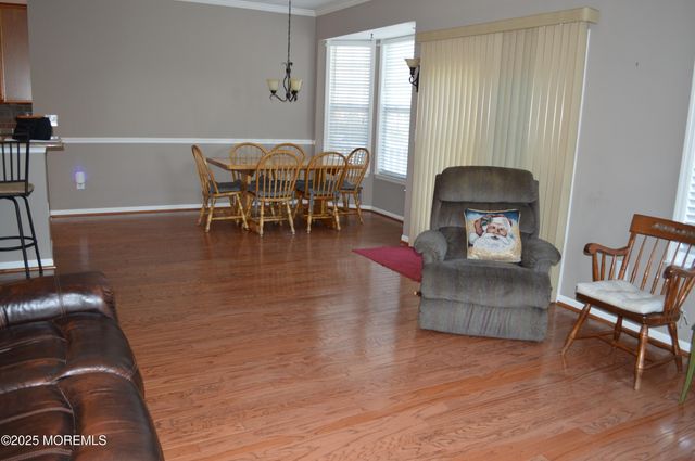 10 Fenwick Lane, Barnegat, NJ 08005