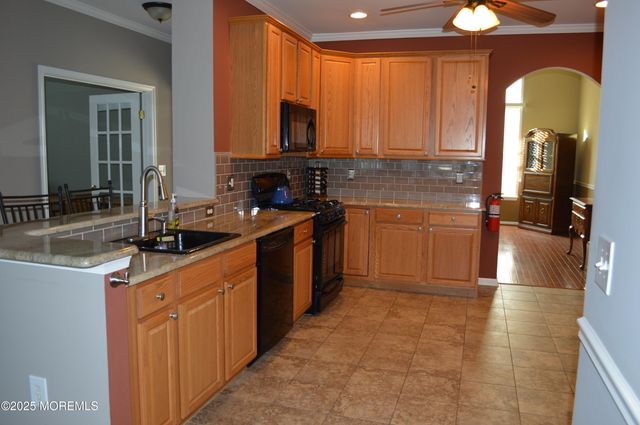 10 Fenwick Lane, Barnegat, NJ 08005